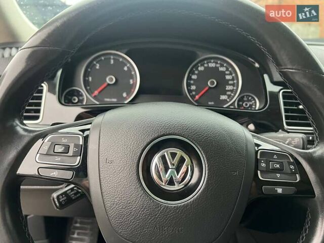 Серый Фольксваген Туарег, объемом двигателя 3 л и пробегом 270 тыс. км за 29999 $, фото 56 на Automoto.ua