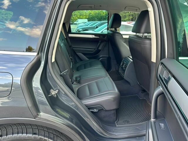 Серый Фольксваген Туарег, объемом двигателя 3.6 л и пробегом 74 тыс. км за 13200 $, фото 10 на Automoto.ua