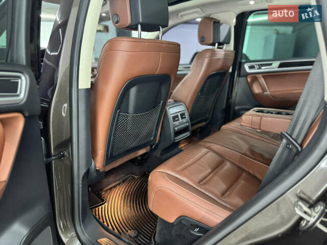 Сірий Фольксваген Туарег, об'ємом двигуна 3.6 л та пробігом 240 тис. км за 17800 $, фото 53 на Automoto.ua