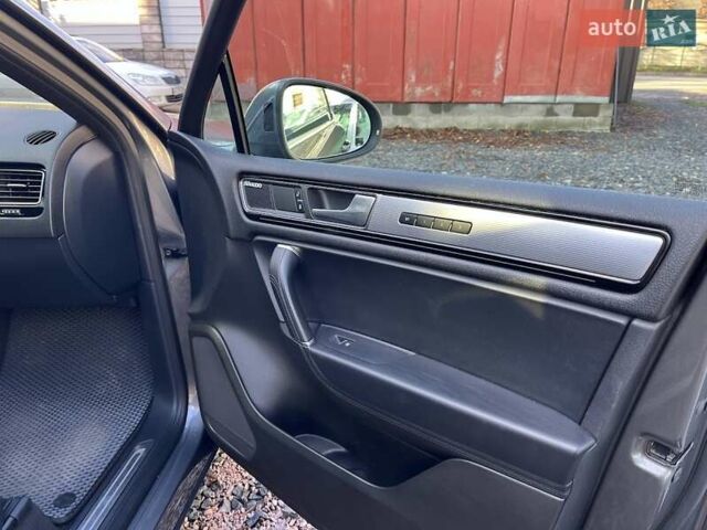 Серый Фольксваген Туарег, объемом двигателя 2.97 л и пробегом 191 тыс. км за 33999 $, фото 50 на Automoto.ua