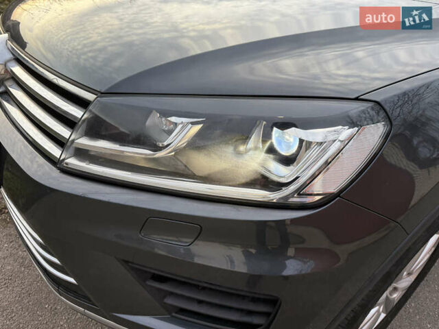 Сірий Фольксваген Туарег, об'ємом двигуна 2.97 л та пробігом 106 тис. км за 32800 $, фото 5 на Automoto.ua