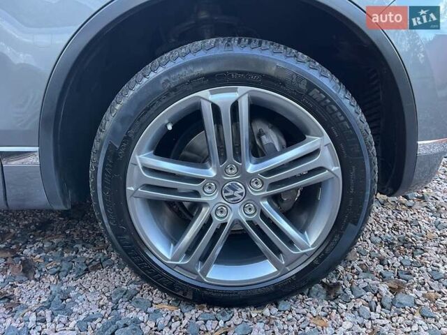 Серый Фольксваген Туарег, объемом двигателя 2.97 л и пробегом 191 тыс. км за 33999 $, фото 64 на Automoto.ua