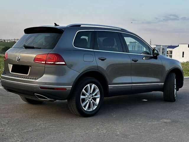 Серый Фольксваген Туарег, объемом двигателя 3 л и пробегом 139 тыс. км за 23200 $, фото 3 на Automoto.ua