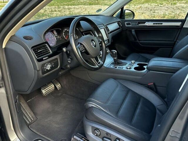 Серый Фольксваген Туарег, объемом двигателя 3 л и пробегом 139 тыс. км за 23200 $, фото 16 на Automoto.ua