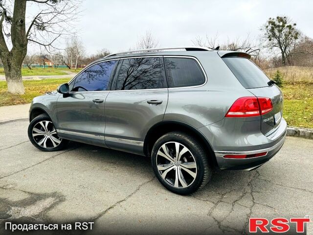 Серый Фольксваген Туарег, объемом двигателя 3 л и пробегом 109 тыс. км за 31500 $, фото 2 на Automoto.ua