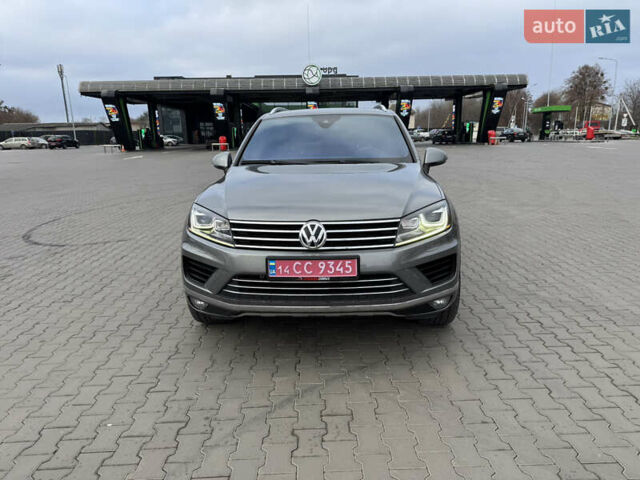 Серый Фольксваген Туарег, объемом двигателя 3.6 л и пробегом 240 тыс. км за 17700 $, фото 2 на Automoto.ua