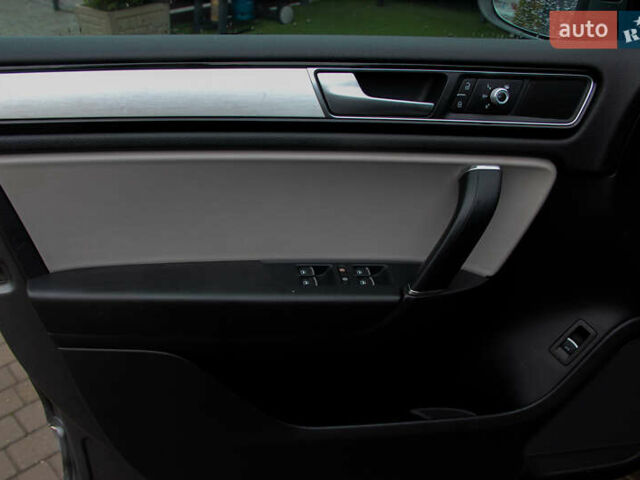 Серый Фольксваген Туарег, объемом двигателя 3.6 л и пробегом 118 тыс. км за 18500 $, фото 19 на Automoto.ua