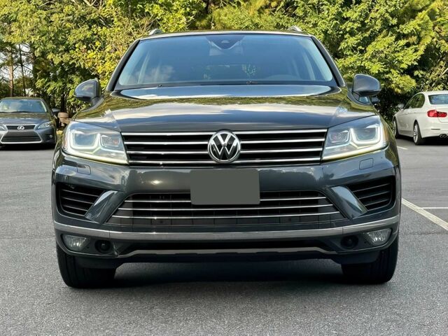 Серый Фольксваген Туарег, объемом двигателя 3.6 л и пробегом 74 тыс. км за 13200 $, фото 1 на Automoto.ua