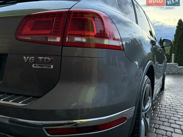 Серый Фольксваген Туарег, объемом двигателя 3 л и пробегом 267 тыс. км за 35000 $, фото 10 на Automoto.ua