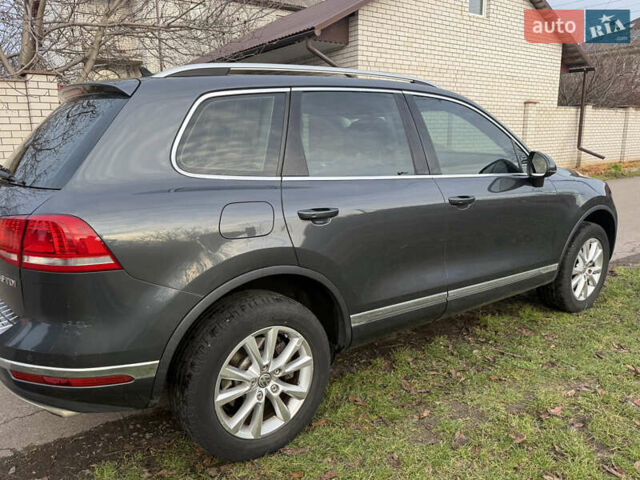 Сірий Фольксваген Туарег, об'ємом двигуна 2.97 л та пробігом 106 тис. км за 32800 $, фото 2 на Automoto.ua