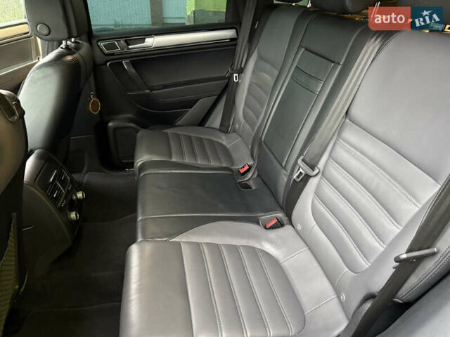 Серый Фольксваген Туарег, объемом двигателя 3 л и пробегом 267 тыс. км за 35000 $, фото 37 на Automoto.ua