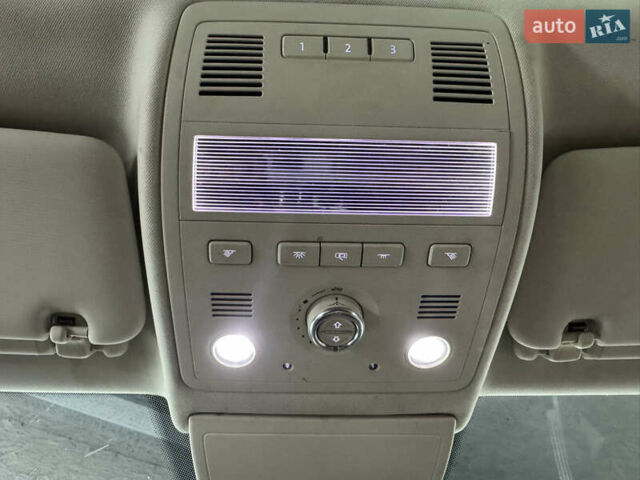 Сірий Фольксваген Туарег, об'ємом двигуна 3.6 л та пробігом 240 тис. км за 17800 $, фото 44 на Automoto.ua