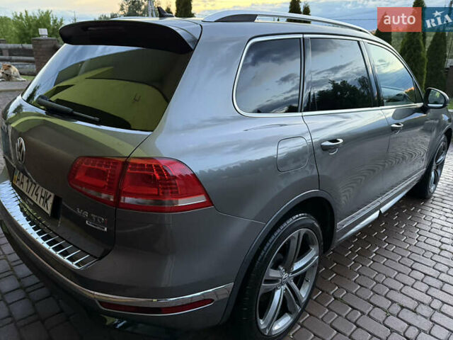 Серый Фольксваген Туарег, объемом двигателя 3 л и пробегом 267 тыс. км за 35000 $, фото 4 на Automoto.ua