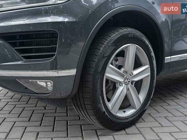 Фольксваген Туарег 2016 в Луцке на Automoto.ua Серый Фольксваген Туарег, объемом двигателя 2.97 л и пробегом 181 тыс. км за 35000 $, фото 12 на Automoto.ua