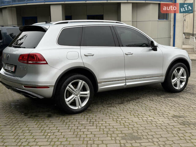 Сірий Фольксваген Туарег, об'ємом двигуна 3 л та пробігом 235 тис. км за 27500 $, фото 3 на Automoto.ua