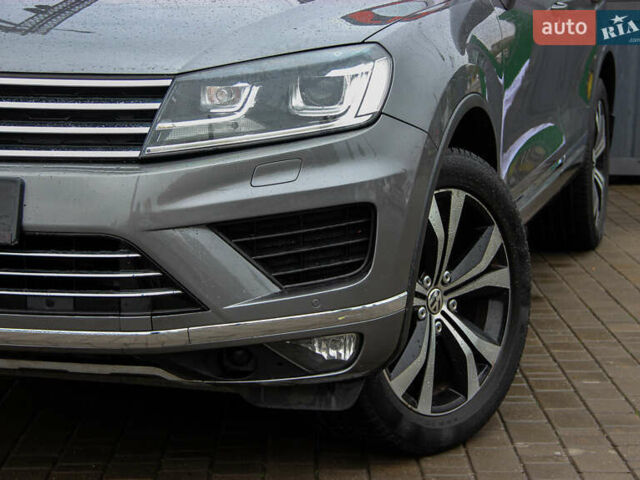 Серый Фольксваген Туарег, объемом двигателя 3.6 л и пробегом 118 тыс. км за 18500 $, фото 1 на Automoto.ua