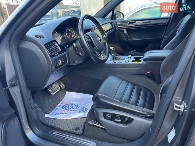 Серый Фольксваген Туарег, объемом двигателя 2.97 л и пробегом 191 тыс. км за 33999 $, фото 54 на Automoto.ua