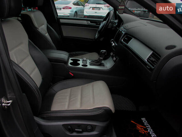 Серый Фольксваген Туарег, объемом двигателя 3.6 л и пробегом 118 тыс. км за 18500 $, фото 39 на Automoto.ua