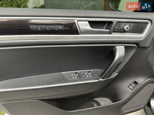 Сірий Фольксваген Туарег, об'ємом двигуна 2.97 л та пробігом 106 тис. км за 32800 $, фото 14 на Automoto.ua