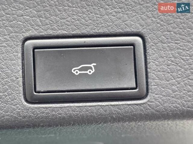 Серый Фольксваген Туарег, объемом двигателя 0 л и пробегом 265 тыс. км за 24900 $, фото 41 на Automoto.ua