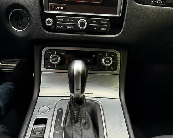 Серый Фольксваген Туарег, объемом двигателя 3 л и пробегом 267 тыс. км за 35000 $, фото 21 на Automoto.ua