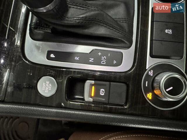 Сірий Фольксваген Туарег, об'ємом двигуна 3.6 л та пробігом 240 тис. км за 17800 $, фото 36 на Automoto.ua