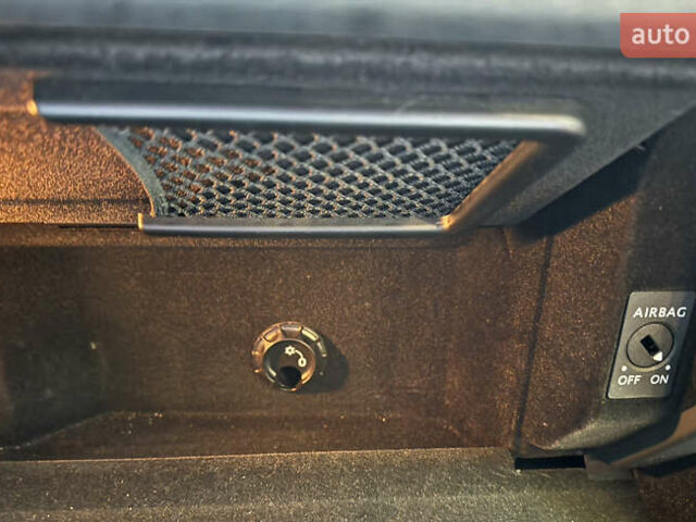 Серый Фольксваген Туарег, объемом двигателя 3 л и пробегом 267 тыс. км за 35000 $, фото 45 на Automoto.ua