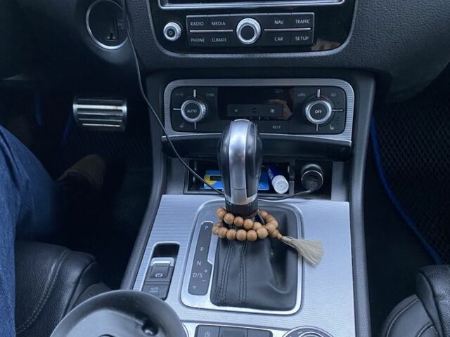 Сірий Фольксваген Туарег, об'ємом двигуна 3 л та пробігом 167 тис. км за 33000 $, фото 7 на Automoto.ua