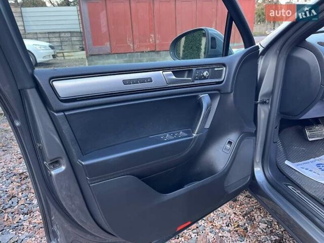 Серый Фольксваген Туарег, объемом двигателя 2.97 л и пробегом 191 тыс. км за 33999 $, фото 53 на Automoto.ua