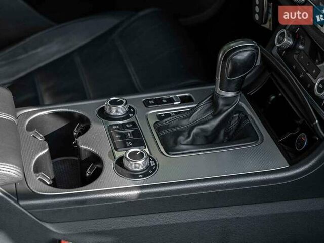 Фольксваген Туарег 2016 в Луцке на Automoto.ua Серый Фольксваген Туарег, объемом двигателя 2.97 л и пробегом 181 тыс. км за 35000 $, фото 31 на Automoto.ua