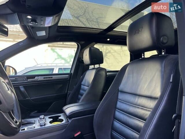 Серый Фольксваген Туарег, объемом двигателя 2.97 л и пробегом 191 тыс. км за 33999 $, фото 42 на Automoto.ua