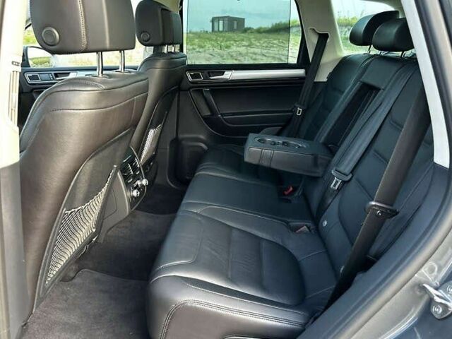 Серый Фольксваген Туарег, объемом двигателя 3 л и пробегом 139 тыс. км за 23200 $, фото 17 на Automoto.ua