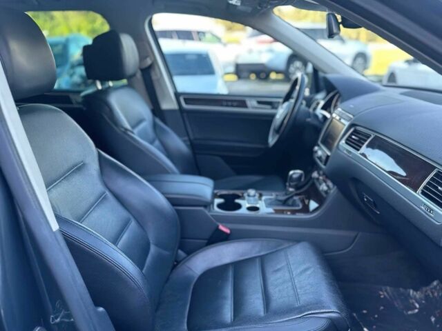 Серый Фольксваген Туарег, объемом двигателя 3 л и пробегом 80 тыс. км за 10200 $, фото 10 на Automoto.ua