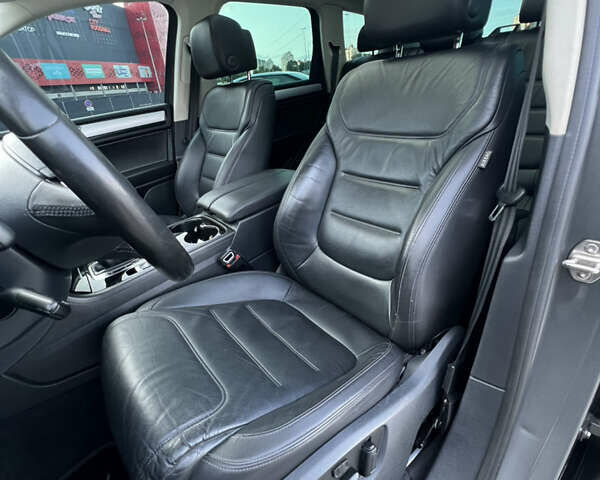 Фольксваген Туарег 2016 в Киеве на Automoto.ua Серый Фольксваген Туарег, объемом двигателя 3 л и пробегом 196 тыс. км за 21900 $, фото 20 на Automoto.ua