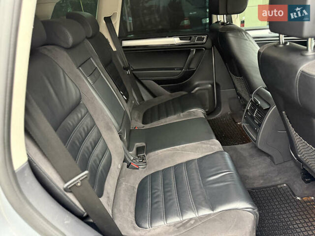 Сірий Фольксваген Туарег, об'ємом двигуна 3 л та пробігом 235 тис. км за 27500 $, фото 42 на Automoto.ua