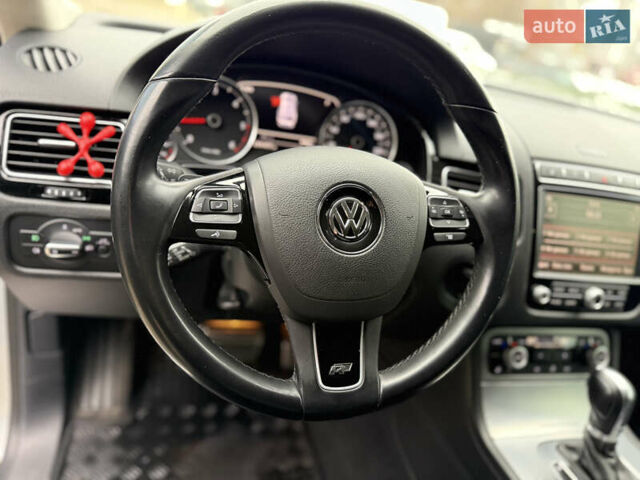 Сірий Фольксваген Туарег, об'ємом двигуна 3 л та пробігом 235 тис. км за 27500 $, фото 28 на Automoto.ua