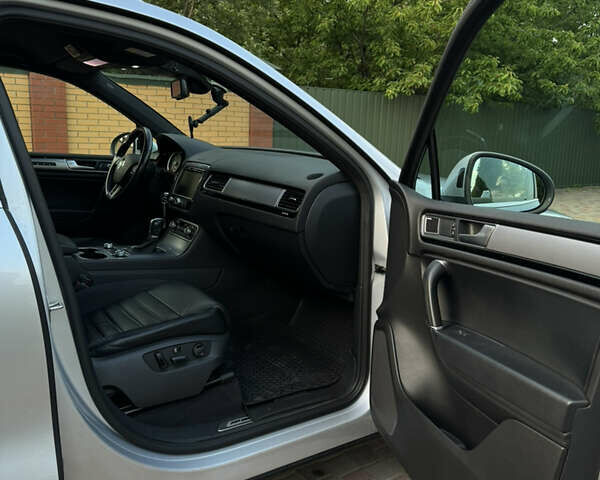 Серый Фольксваген Туарег, объемом двигателя 3 л и пробегом 149 тыс. км за 36000 $, фото 46 на Automoto.ua