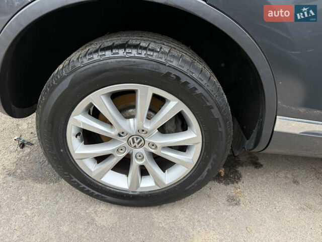 Сірий Фольксваген Туарег, об'ємом двигуна 2.97 л та пробігом 106 тис. км за 32800 $, фото 21 на Automoto.ua