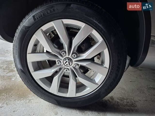 Серый Фольксваген Туарег, объемом двигателя 0 л и пробегом 265 тыс. км за 24900 $, фото 51 на Automoto.ua