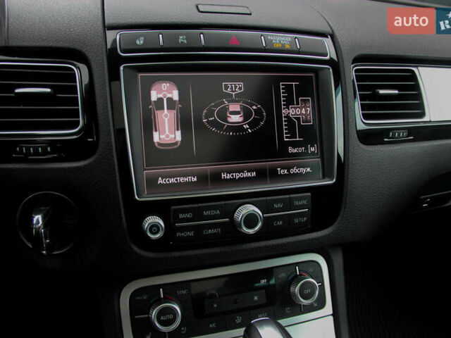 Серый Фольксваген Туарег, объемом двигателя 3.6 л и пробегом 118 тыс. км за 18500 $, фото 25 на Automoto.ua