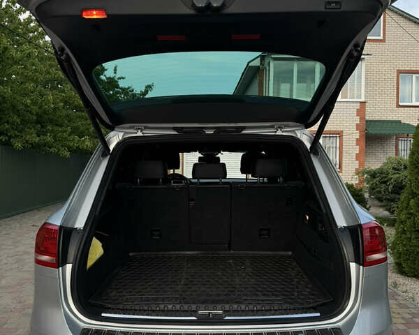 Серый Фольксваген Туарег, объемом двигателя 3 л и пробегом 149 тыс. км за 36000 $, фото 41 на Automoto.ua