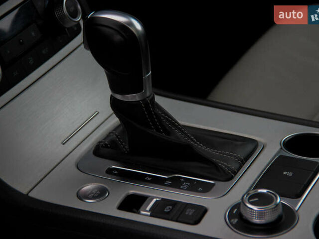 Серый Фольксваген Туарег, объемом двигателя 3.6 л и пробегом 118 тыс. км за 18500 $, фото 18 на Automoto.ua