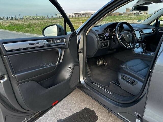 Серый Фольксваген Туарег, объемом двигателя 3 л и пробегом 139 тыс. км за 23200 $, фото 12 на Automoto.ua