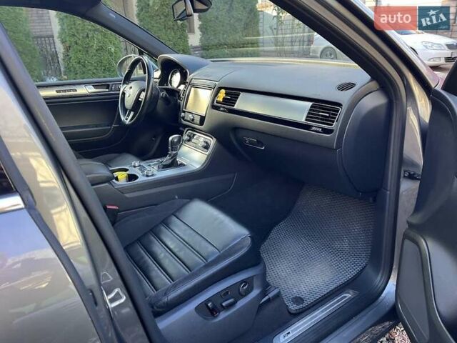 Серый Фольксваген Туарег, объемом двигателя 2.97 л и пробегом 191 тыс. км за 33999 $, фото 49 на Automoto.ua