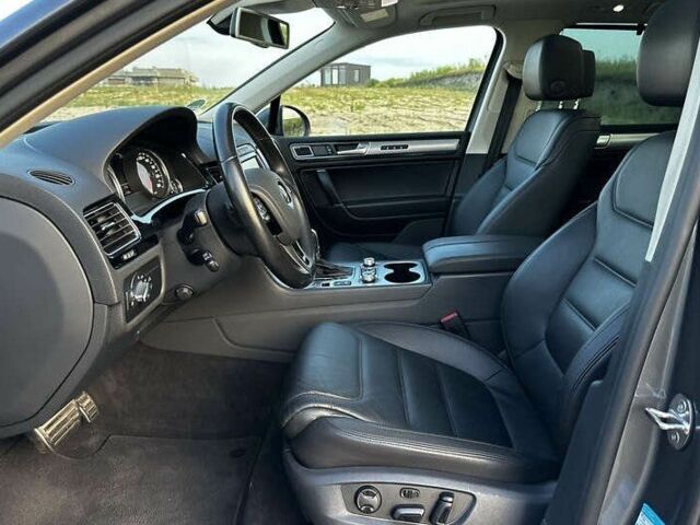 Серый Фольксваген Туарег, объемом двигателя 3 л и пробегом 139 тыс. км за 23200 $, фото 13 на Automoto.ua