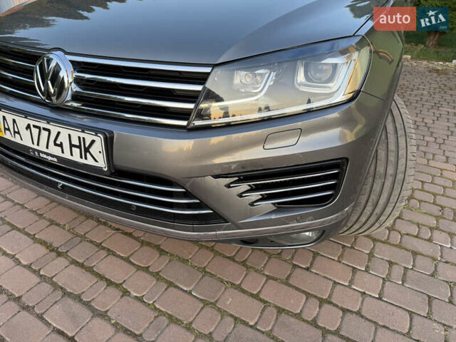 Серый Фольксваген Туарег, объемом двигателя 3 л и пробегом 267 тыс. км за 35000 $, фото 16 на Automoto.ua