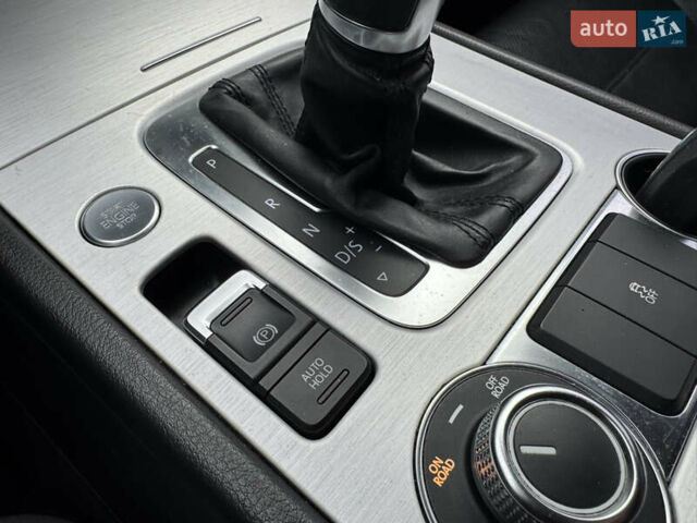 Серый Фольксваген Туарег, объемом двигателя 3.6 л и пробегом 240 тыс. км за 17700 $, фото 31 на Automoto.ua