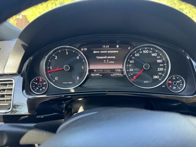 Сірий Фольксваген Туарег, об'ємом двигуна 3 л та пробігом 183 тис. км за 35860 $, фото 6 на Automoto.ua