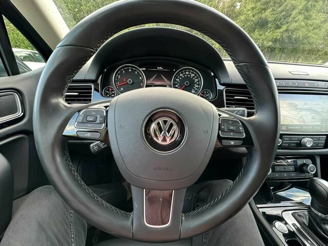 Серый Фольксваген Туарег, объемом двигателя 3.6 л и пробегом 74 тыс. км за 13200 $, фото 7 на Automoto.ua