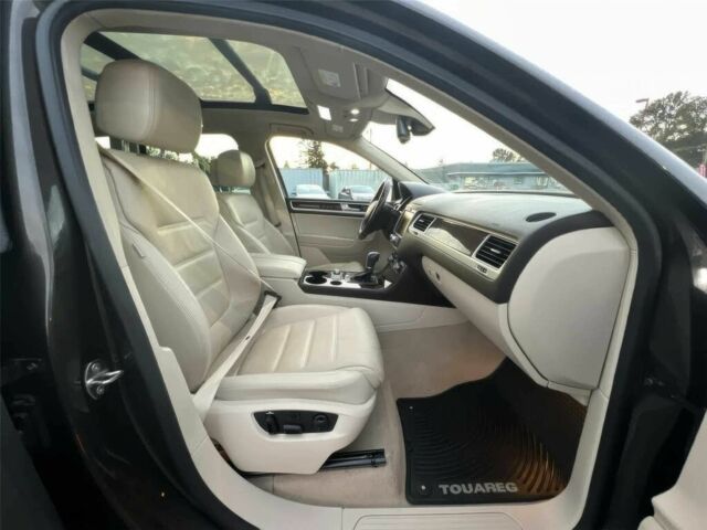Серый Фольксваген Туарег, объемом двигателя 3 л и пробегом 77 тыс. км за 13600 $, фото 7 на Automoto.ua